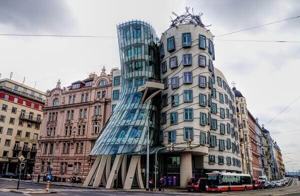 Frank Gehry: Dancing House