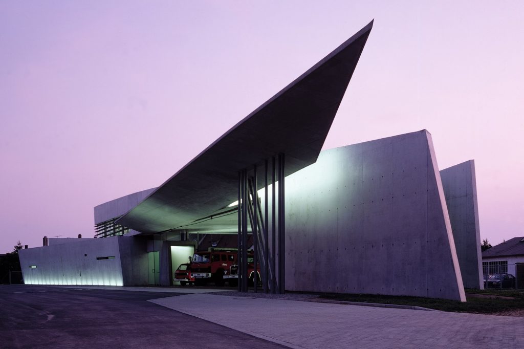 arquiteto-de-cada-signo-Zaha-Hadid-vitra-fire-station