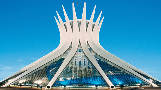 cinco-pontos-da-arquitetura-moderna-catedral-de-brasilia-janela-em-fita