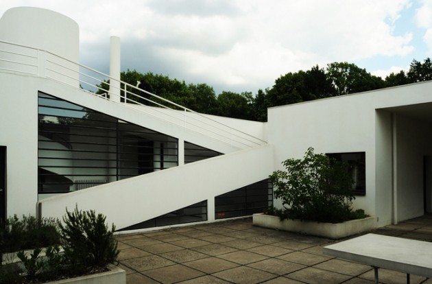 cinco-pontos-da-arquitetura-moderna-de-le-corbusier-vila-savoye-acesso-terraco