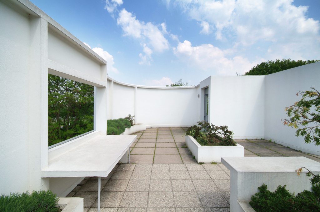 cinco-pontos-da-arquitetura-moderna-de-le-corbusier-vila-savoye-terraco-jardim