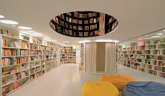 Isay Weinfeld: Livraria da Vila - Puffs