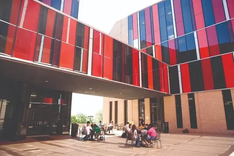 Obras de Alejandro Aravena: dormitórios da Universidade St. Edward