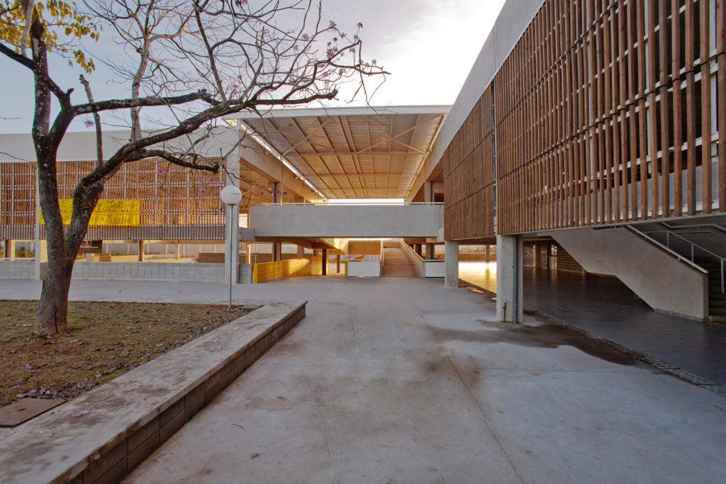 acessibilidade-na arquitetura-escola-votorantim-entrada