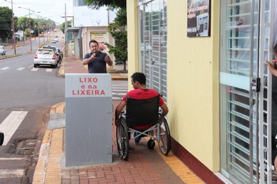 acessibilidade-na-arquitetura-lixeiras-adaptadas