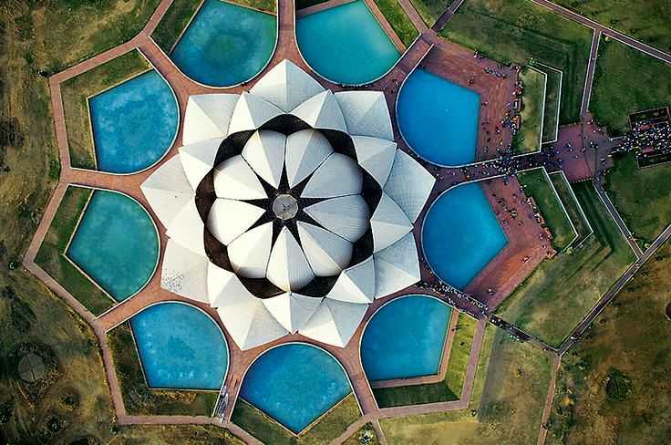 obras-de-arquitetura-famosas-templo-de-lotus-cima