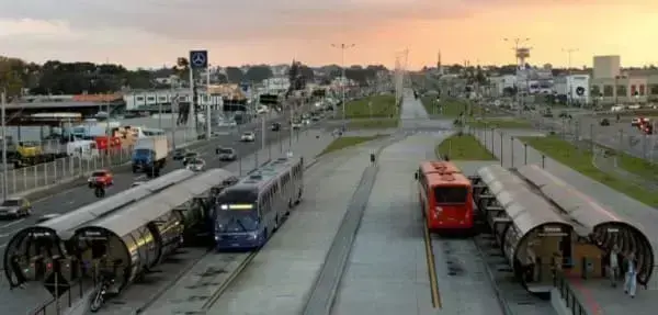 O que é planejamento urbano: BRT (Curitiba)