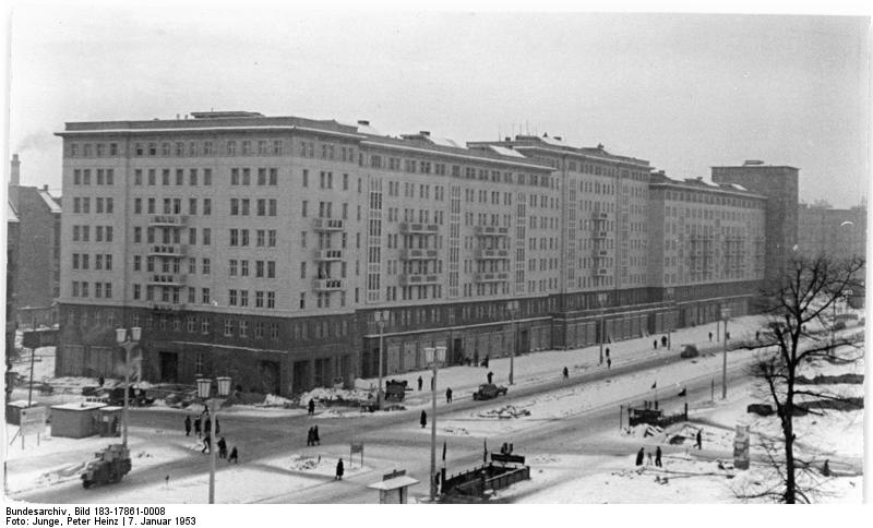 arquitetura-alema-Conjuntos-habitacionais-de-Stalinallee-Berlim