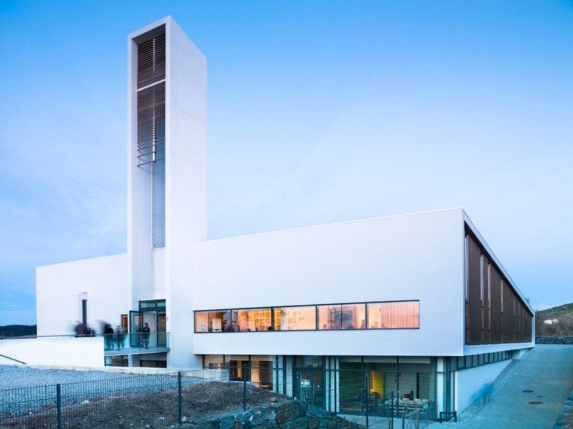 arquitetura-contemporanea-igreja-aldeia-Orstad