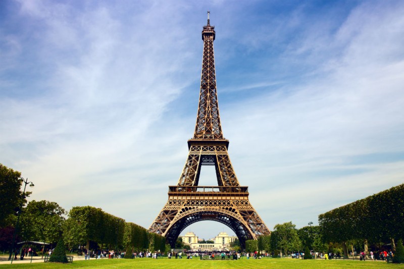 O que é treliça: ToEiffel foi construída com quatro pilares de treliças de ferro (foto: Pinterest)