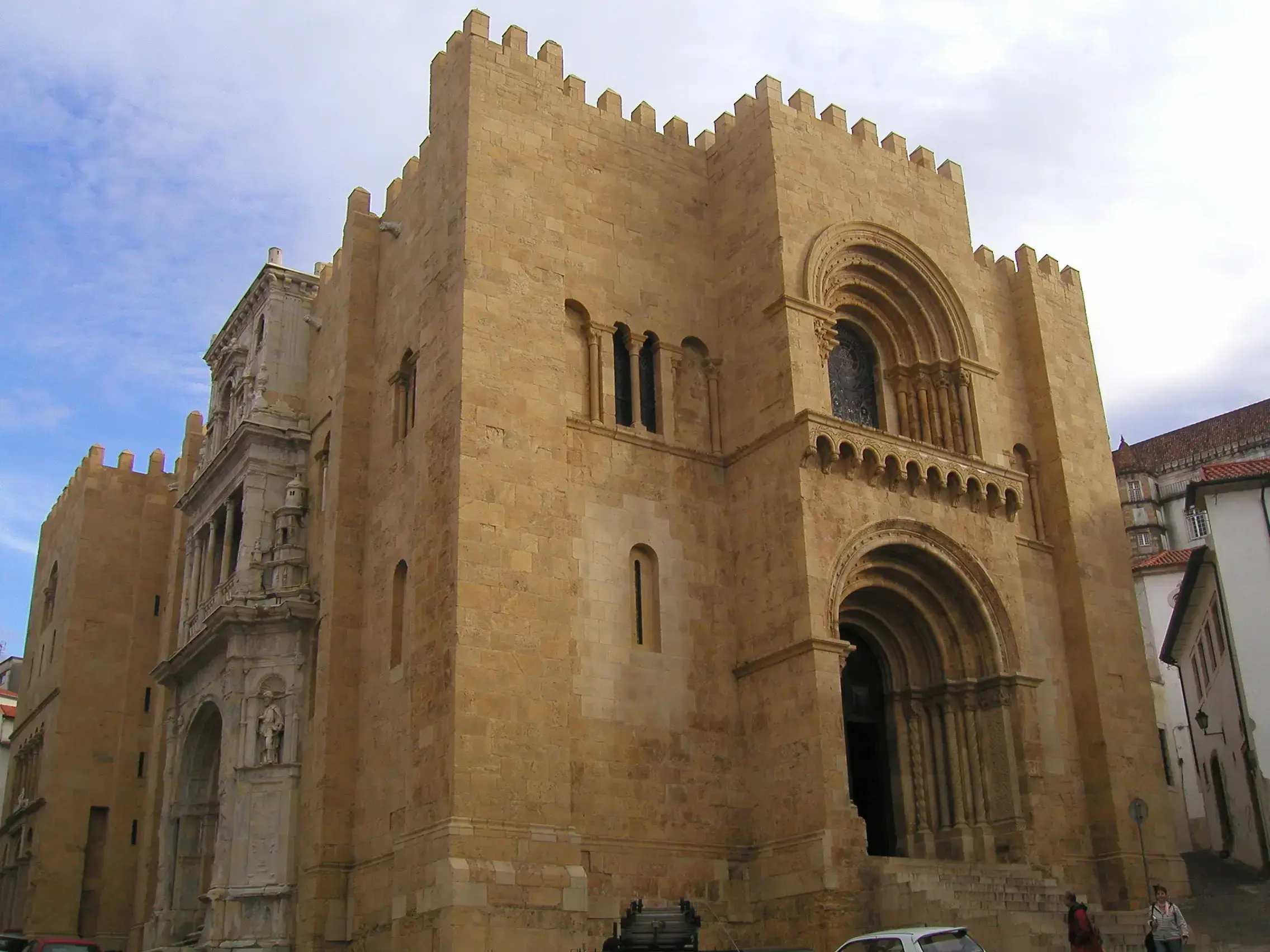 Arquitetura românica: Igreja Sé Velha (foto: Pinterest)