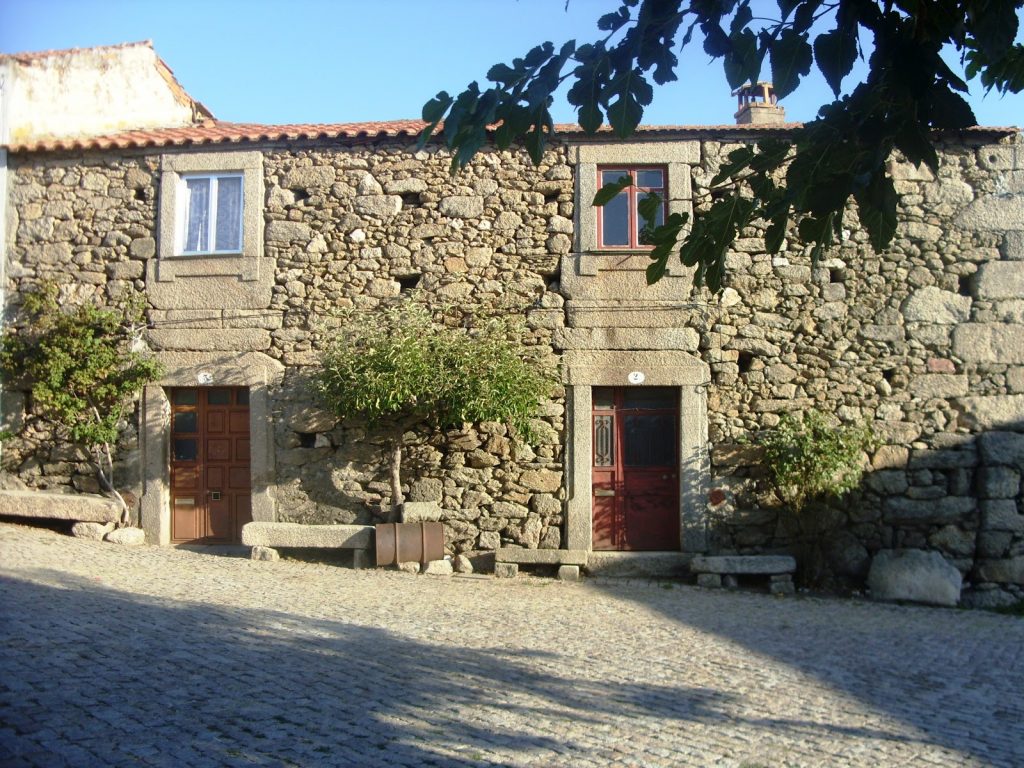 arquitetura-portuguesa-residencia-em-Bemposta-arquitetura-vernacular