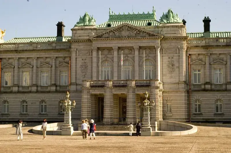 Arquitetura romântica: Palácio Akasaka