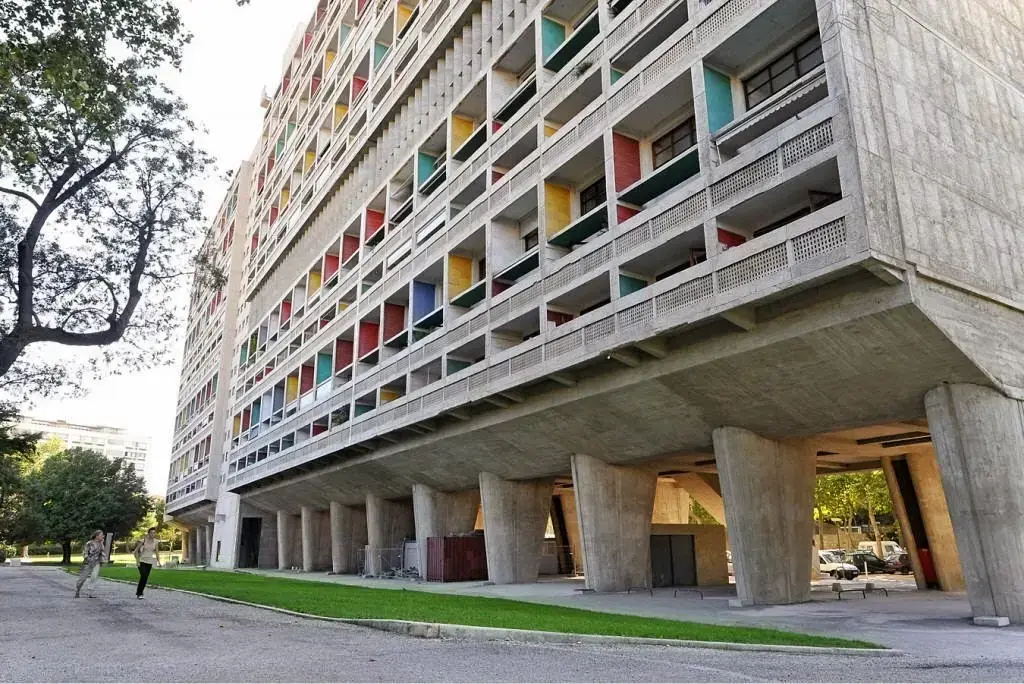 O que é pilotis: Unité d'Habitation Marseille