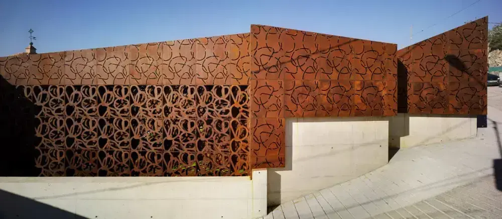 O que é aço corten: fachada com aço corten vazado