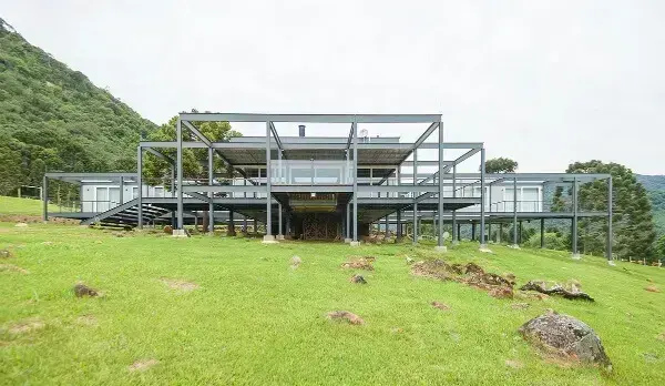 Steel Frame: residência no campo