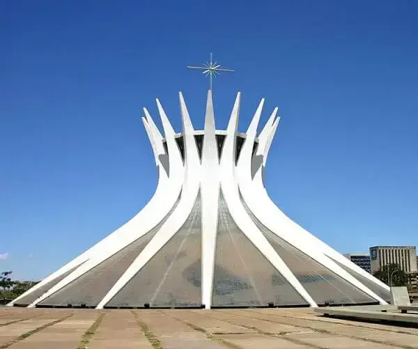 Projetos arquitetônicos: Catedral de Brasília - Oscar Niemeyer