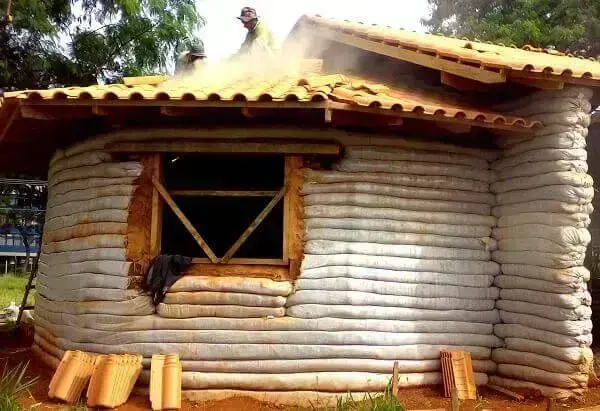 Bioconstrução: casa com superadobe