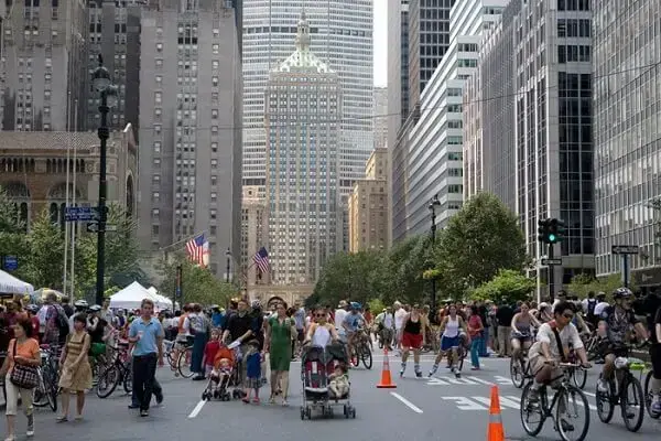 Jan Gehl: praças da Broadway fechadas para circulação de pedestres e ciclistas