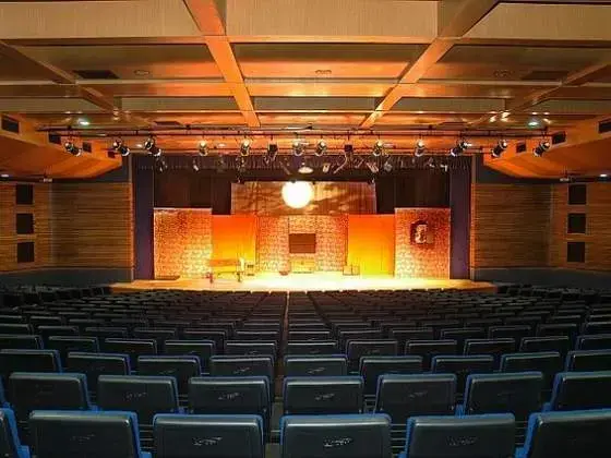 Reverberação: Teatro Positivo