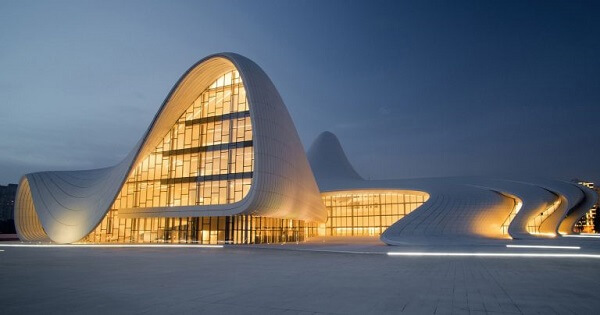 Arquitetura e Urbanismo: Zaha Hadid (Heydar Aliyev Center)