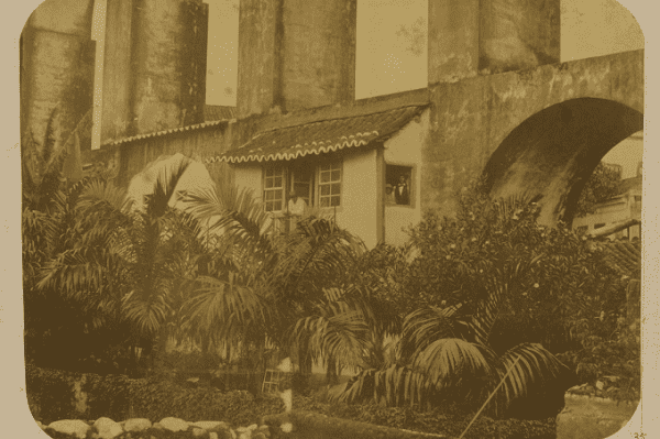 Arcos da Lapa: casa incrustada nos Arcos da Lapa (1862)