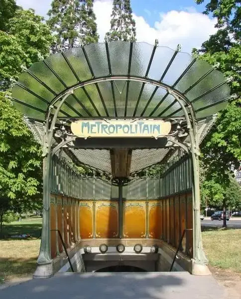 Art Nouveau: Style Metro (Hector Guimard) (foto: Wikipédia)