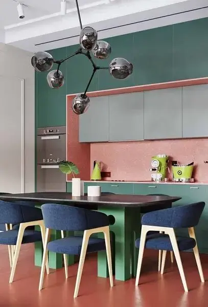 24. Círculo cromático: sala com cores rosa, verde e azul (foto: Vill Kirill - Ato Studio)