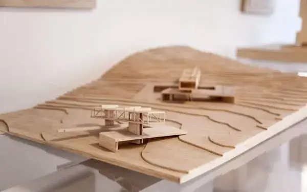 Como fazer uma maquete: maquete topográfica de madeira (fonte: 44 arquitetura)