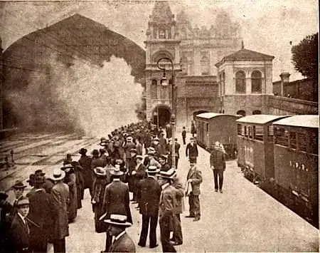 Estação da Luz: passageiros na estação