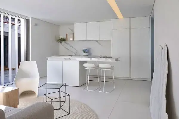 7. Dekton no revestimento da cozinha da Casa Contêiner, projeto de Marília Pellegrini para a CasaCor SP 2019