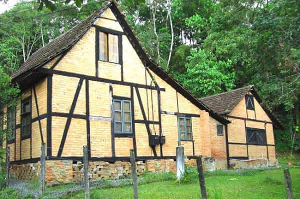 Casas Antigas: casa de arquitetura colonial em Joinville, Santa Catarina (foto: visite o Brasil)