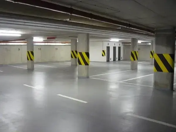 Concreto armado: estacionamento com grande vão