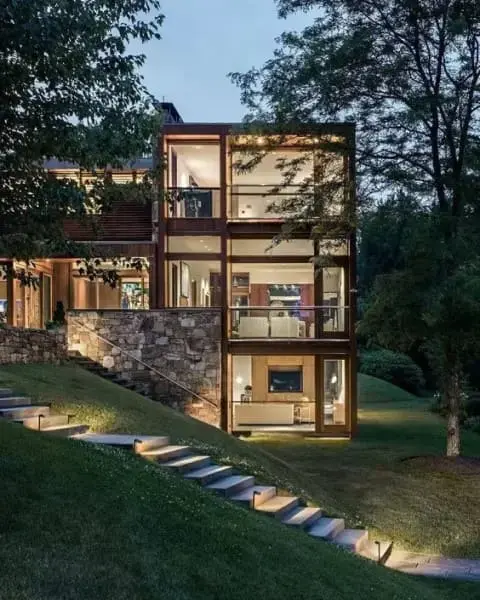 Casa em declive com três pavimentos (projeto: Joeb Moore & Partners)