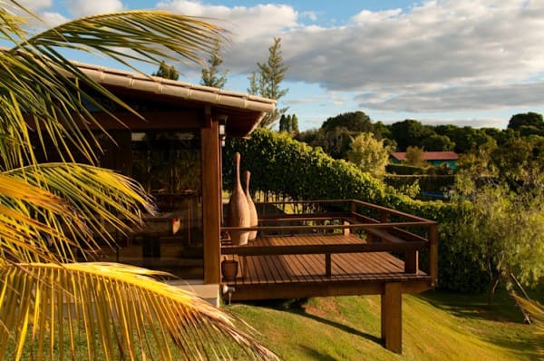 Casa em declive: casa de madeira no campo (foto: Homify)