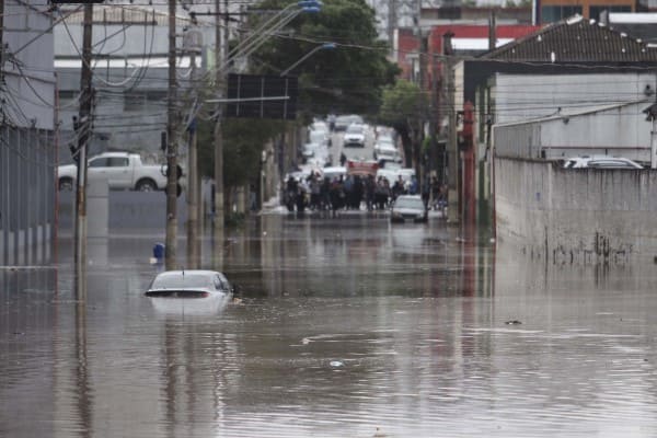 Ilhas de calor: alagamentos (foto: Revista Veja)