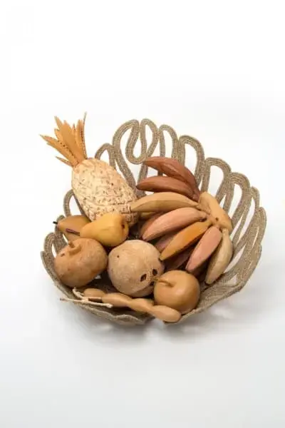 Artesanato Brasileiro: frutas entalhadas na madeira criadas pelo Núcleo Capitania das Fibras (foto: Artesol) Artesanato Brasileiro: frutas entalhadas na madeira criadas pelo Núcleo Capitania das Fibras (foto: Artesol)