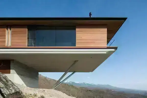 Casa suspensa na montanha (projeto: Kidosaki)