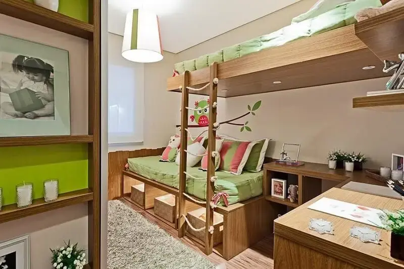 Cama multifuncional com nichos que auxiliam na organização do quarto das crianças. Fonte: Sesso &amp; Dalanezi Arquitetura+Design