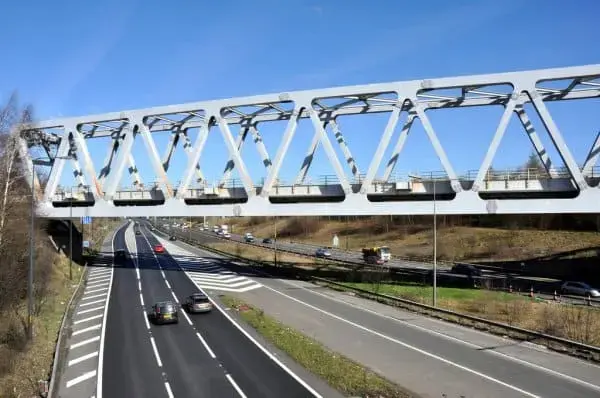 Treliça: exemplo de ponte treliçada (foto: depositphotos)