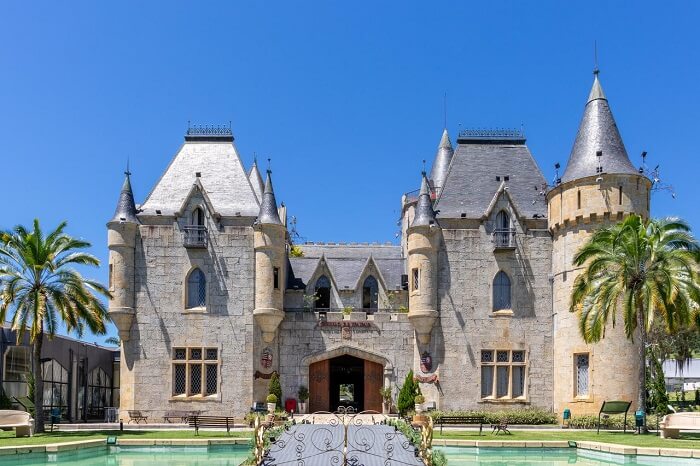 Castelos medievais no Brasil: Castelo de Itaipava. Fonte: Destinos Top Para Visitar