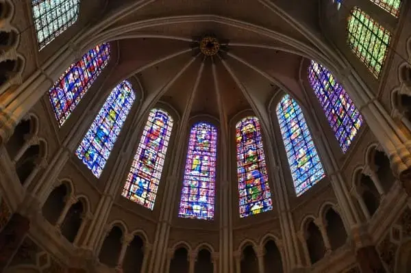 Vitrais: Catedral de Chartes, na França (foto: Um Pouquinho de Cada Lugar)