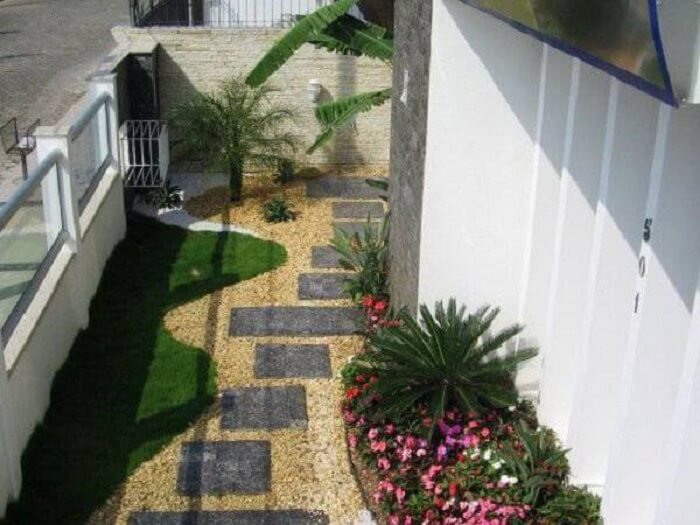 Pisante para jardim feito com pedras miracema. Fonte: Decor Pedras