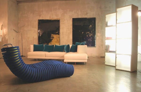 Chaise longue azul com formato criativo (foto: Prima Store)