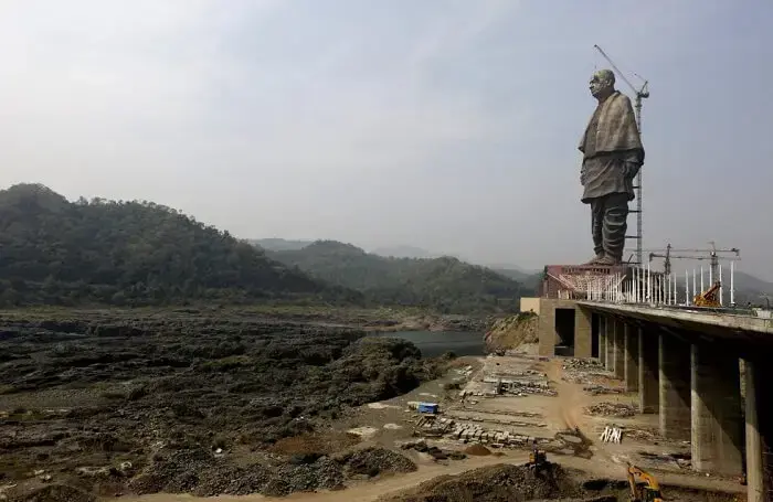 A maior estátua do mundo tem 182 metros de altura de cimento, aço e bronze. Fonte: TC Televisión