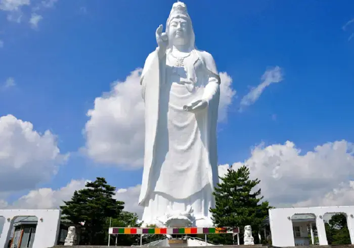 A maior estátua do mundo: a Sendai Daikannon é a 5° maior estátua do mundo. Fonte: Open Brasil