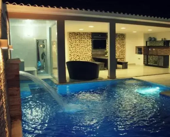 Iluminação de Piscina: Tipos, Como Fazer + 10 Ideias Lindas