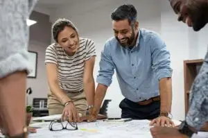 Saber negociar é uma das principais características de um gestor de obras de sucesso. Fonte: Adobe Stock Photos