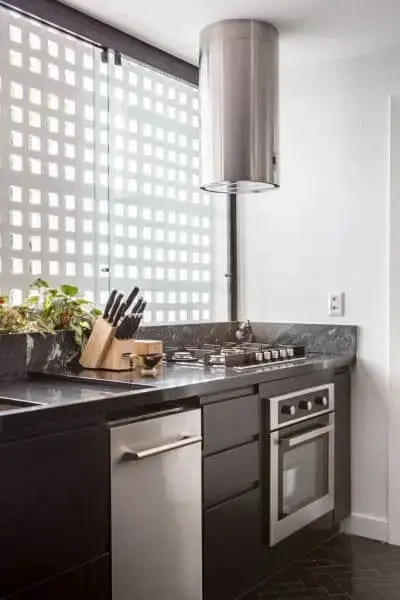 Tijolo vazado branco em cozinha (foto: Joana França - Casa.com.br)