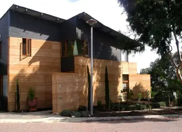 Taipa de pilão Casa por David Oliver. David Oliver Greenway Architects, Mooloolaba, Australia. arquitecturasdeterra.blogspot.com